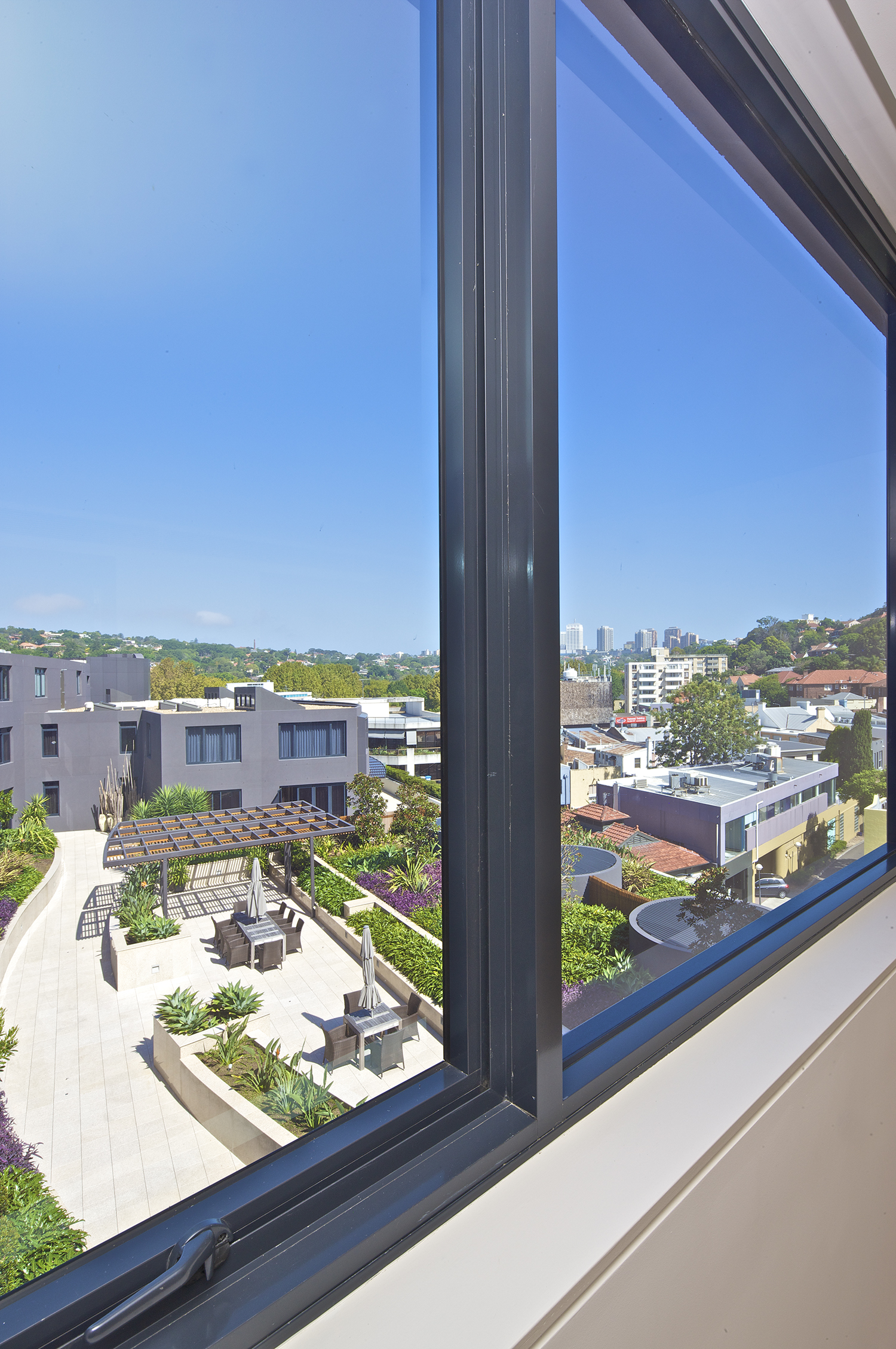 Commercial 101.6 × 44.4 mm Centre Glazed Frame