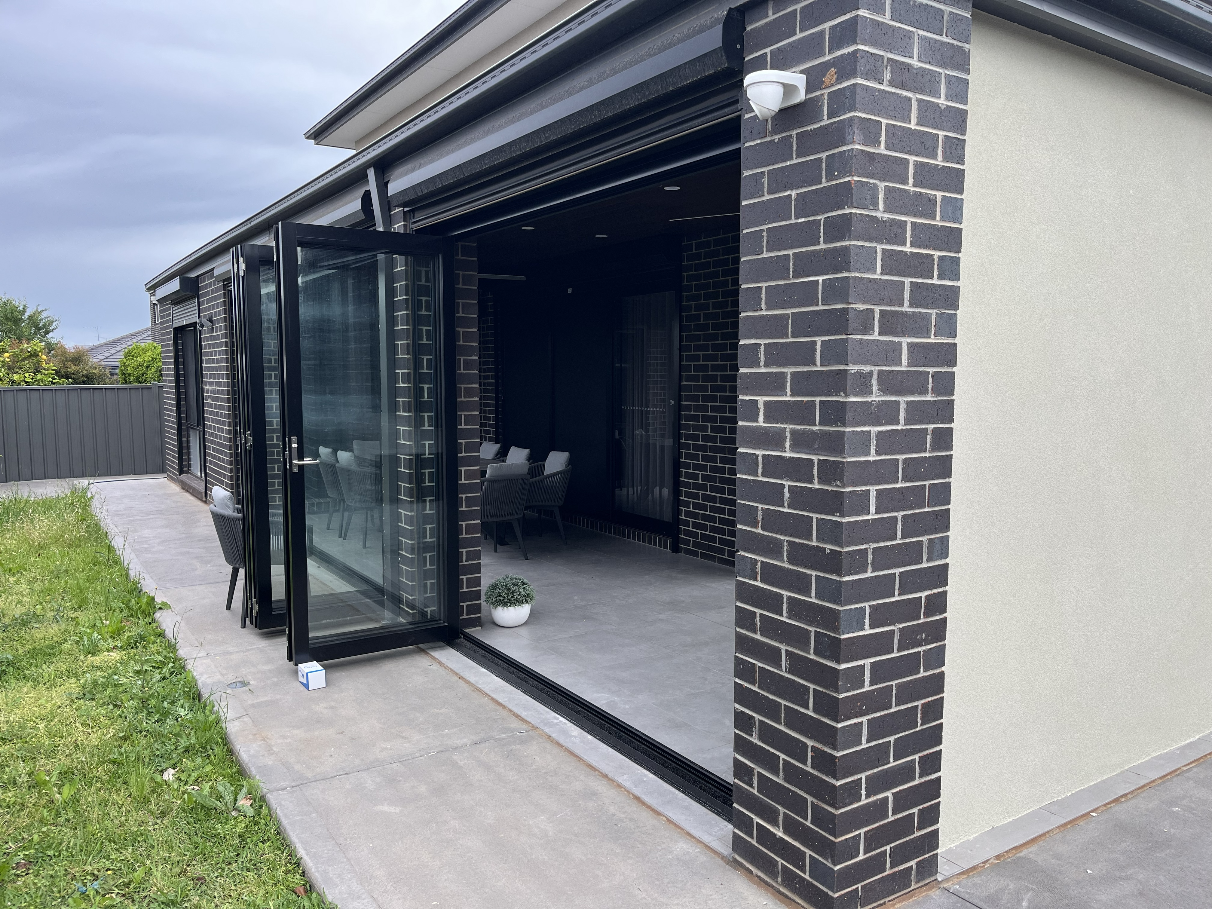 Showroom bi-fold opening