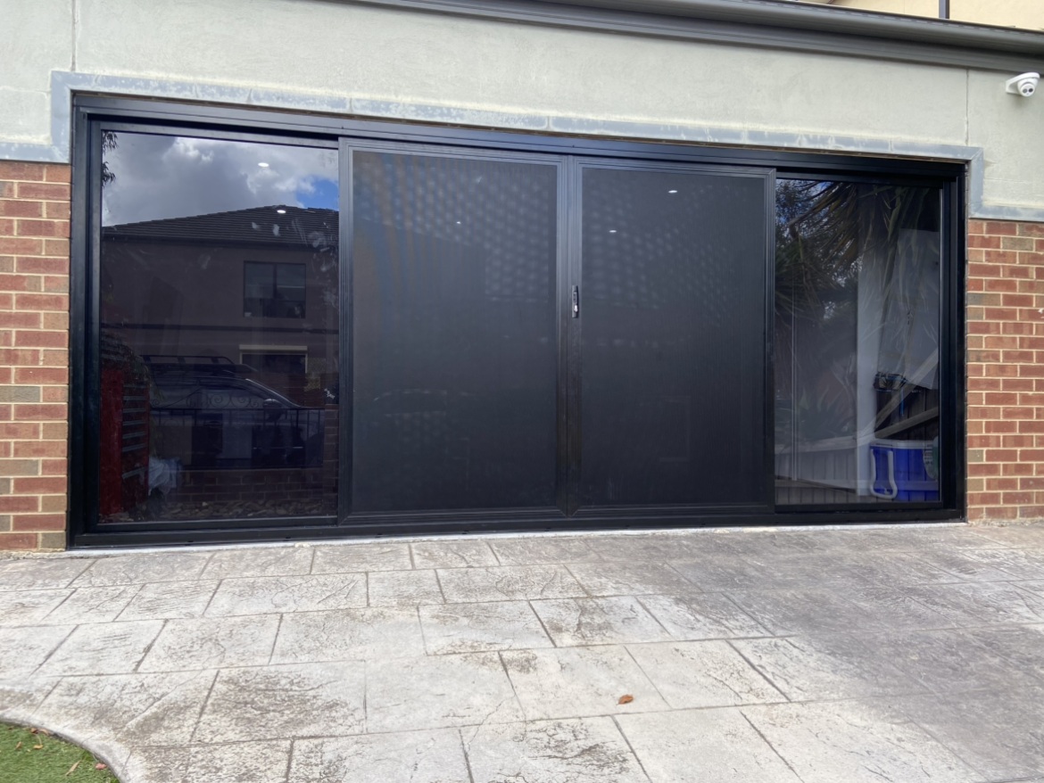 Tenancy sliding door set